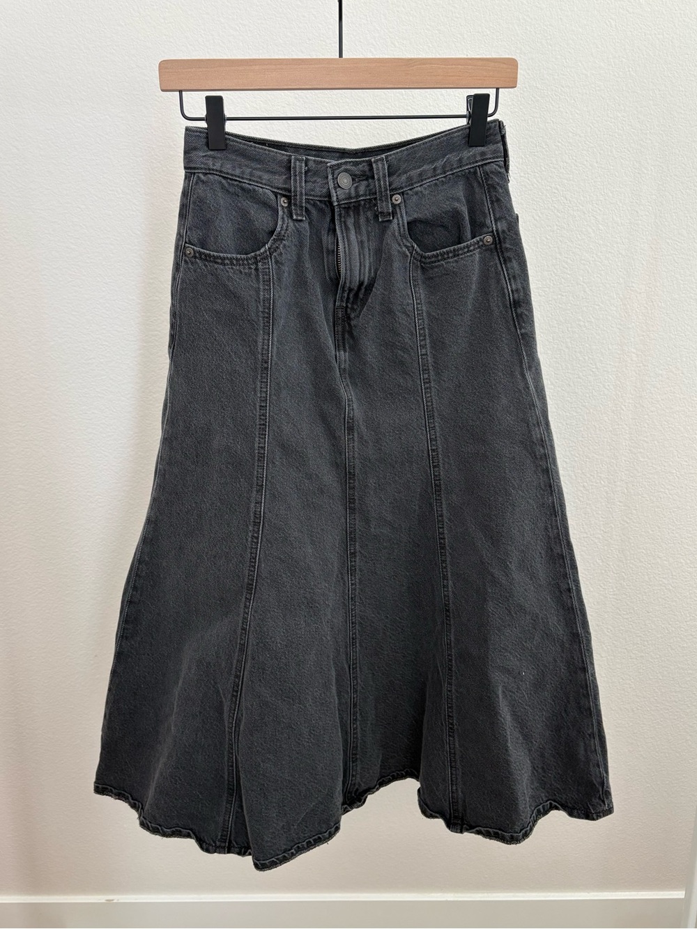 Levi’s gray denim maxi skirt size 24